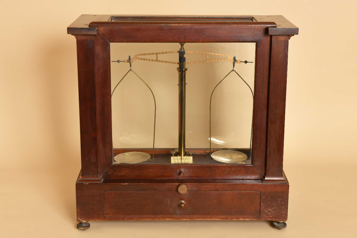 Precision Laboratory Balance