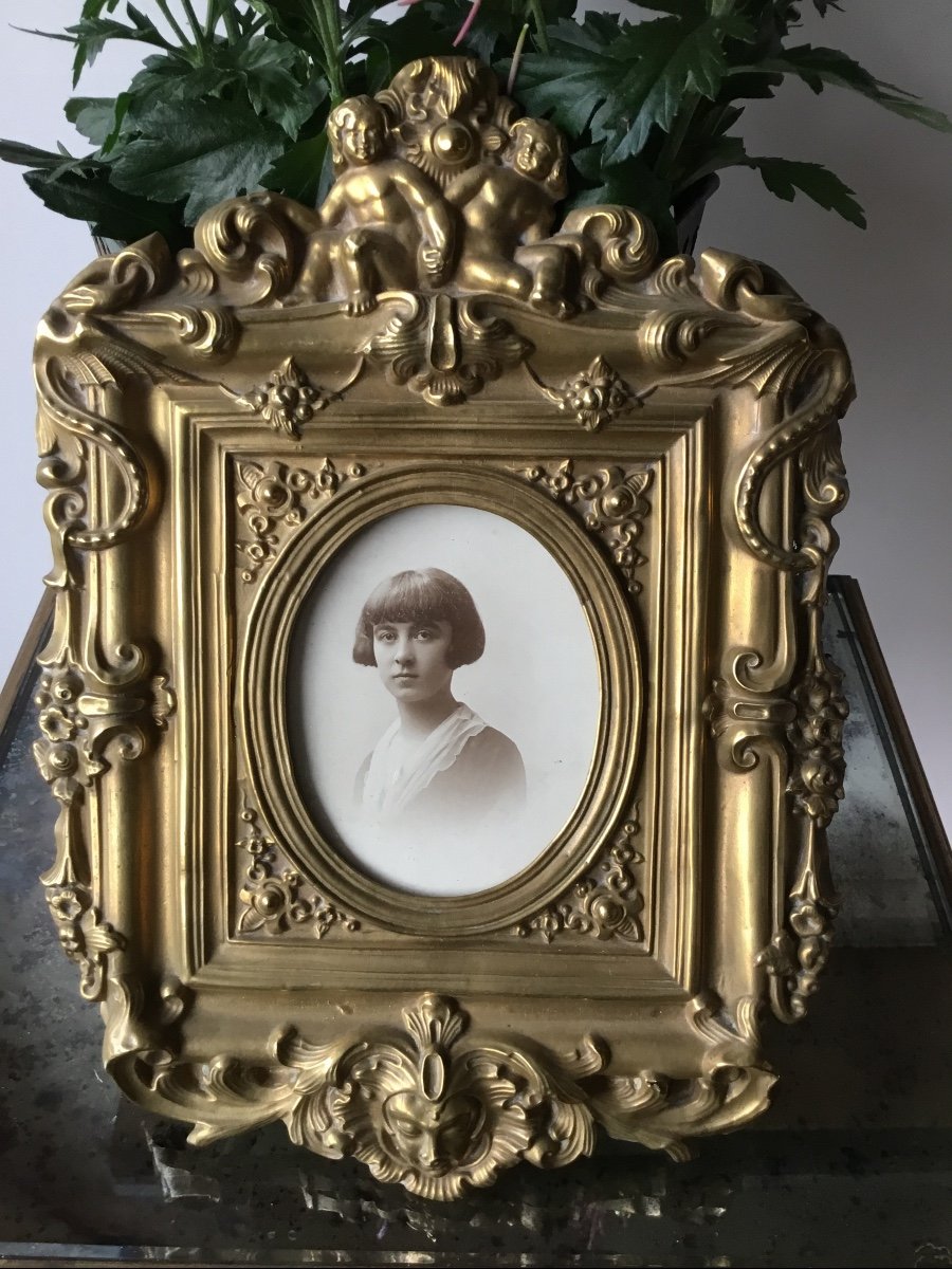Embossed Brass Photo Frame With Putti Decor-photo-2