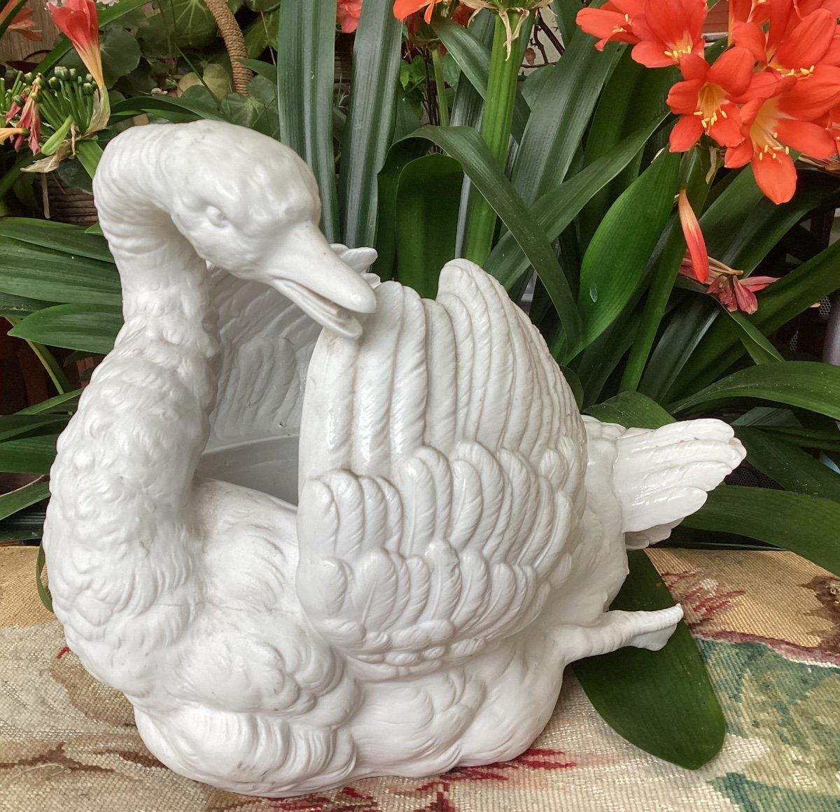 Important Swan, Planter, In White Porcelain, Biscuit, 19th Time