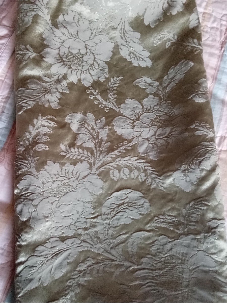 Almond Green Floral Bedspread In Lampas-photo-3