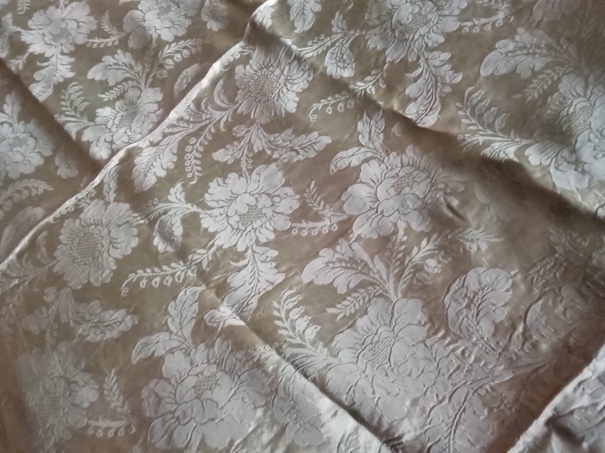 Almond Green Floral Bedspread In Lampas-photo-4