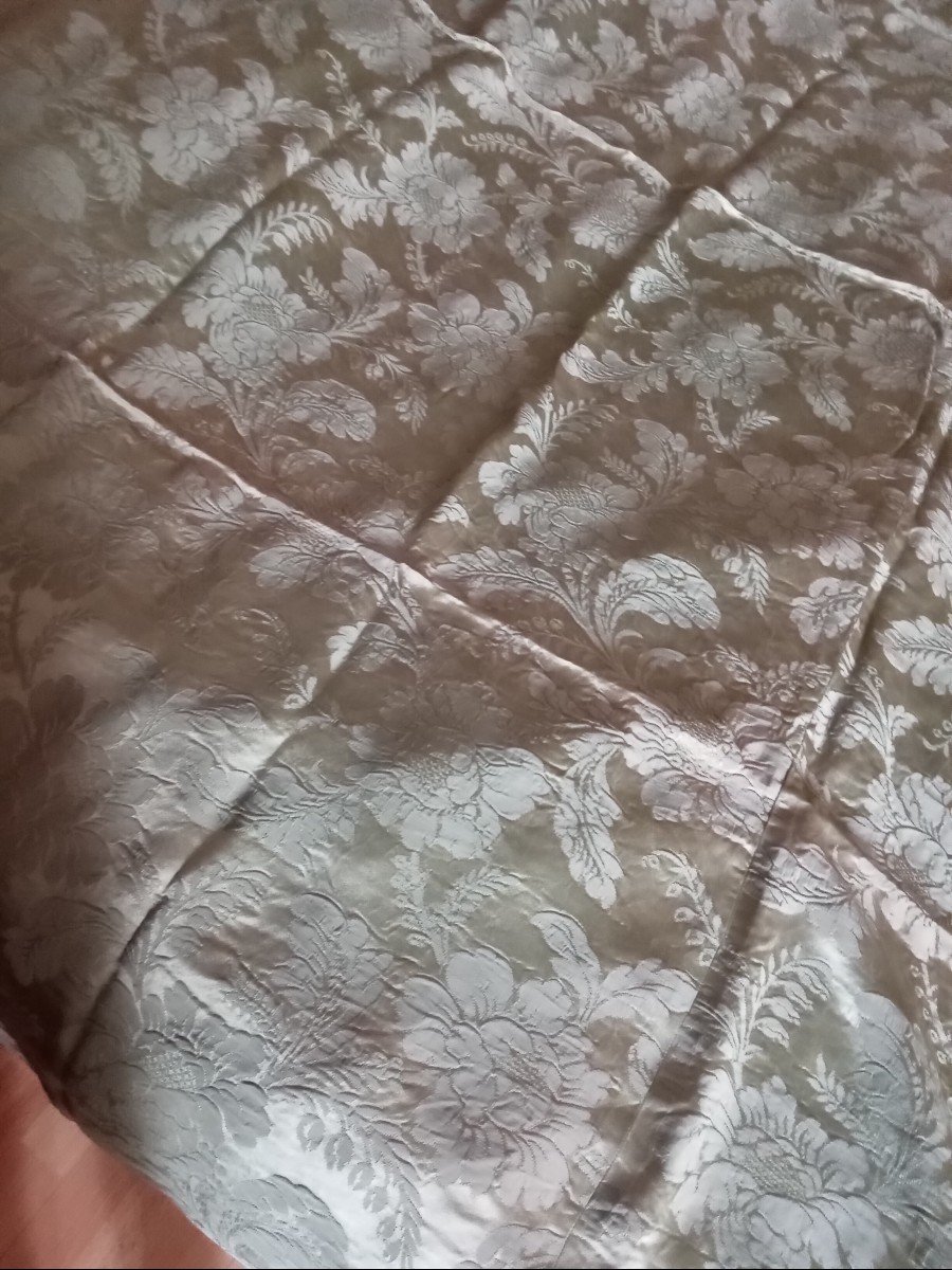 Almond Green Floral Bedspread In Lampas-photo-4