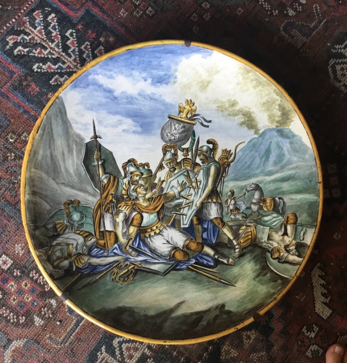 Tres Grand Plat Rond à Décor Polychrome d'Une Scène De Bataille 47 Cm-photo-2