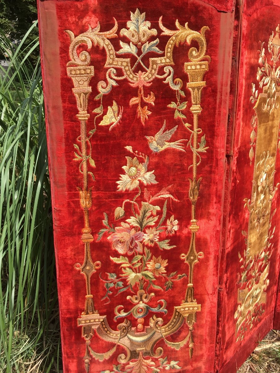 Screen Three Leaves In Red Velvet With Embroidered Decor-photo-4