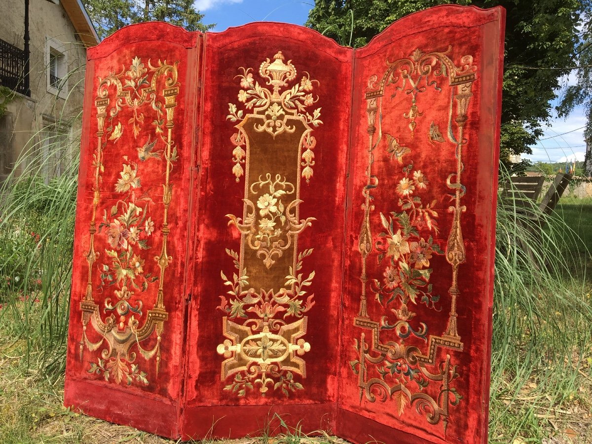 Screen Three Leaves In Red Velvet With Embroidered Decor-photo-6
