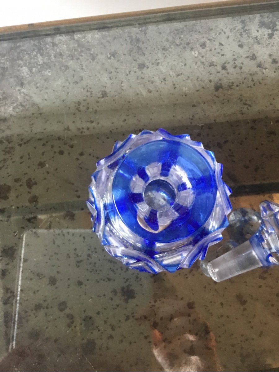 Petit Flacon Couvert En Cristal Taillé Et Teinté Bleu-photo-3