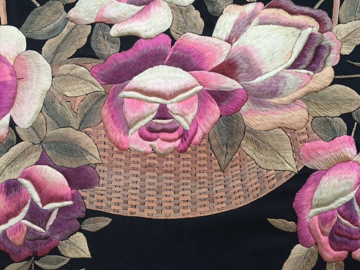 Bouquet Of Roses Embroidered Panel On Black Silk Background-photo-8