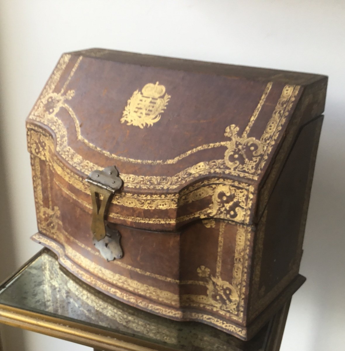 Range Courrier, Décor Doré Au Fer 