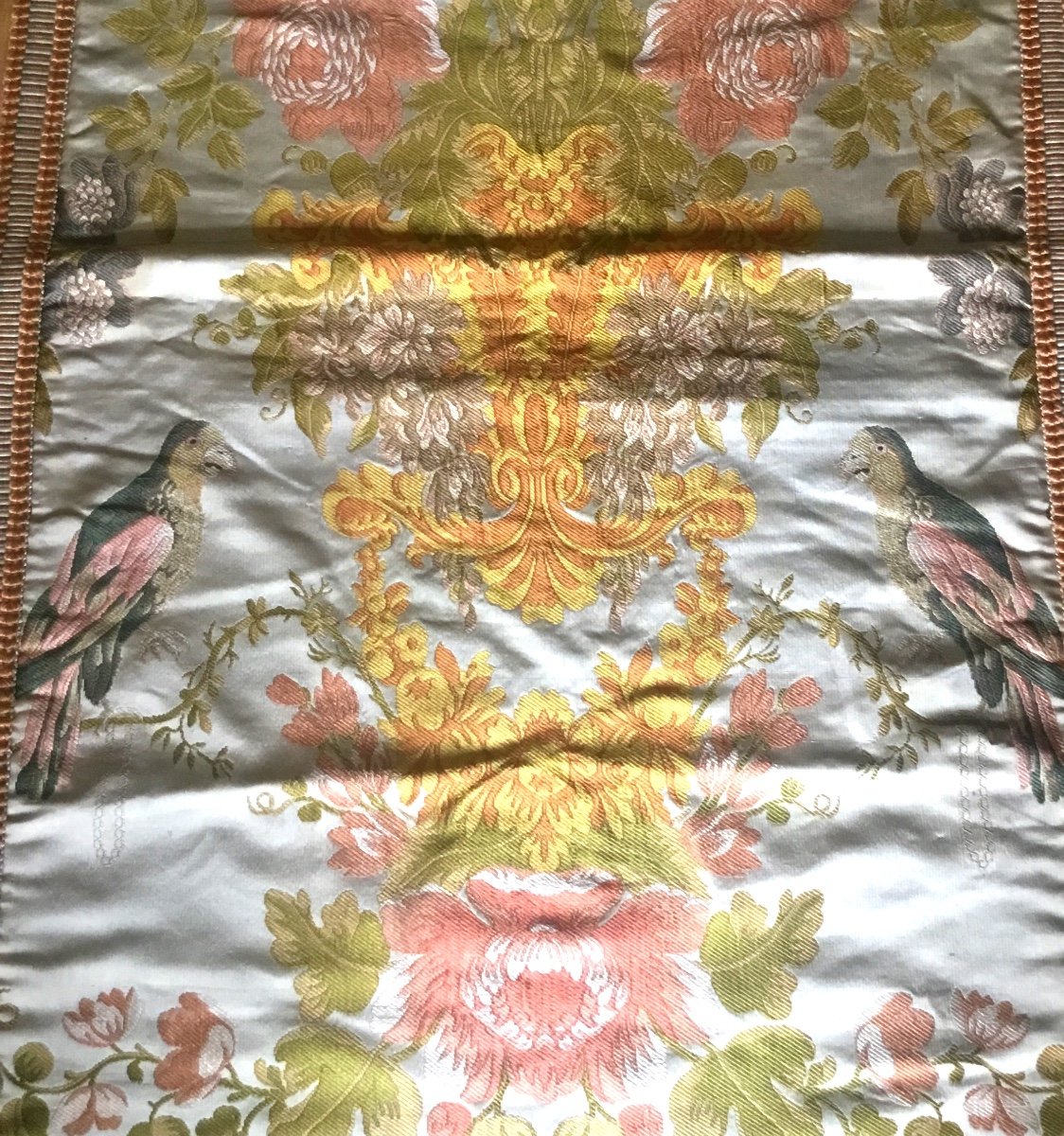 Damask Piece With Parrots -photo-1