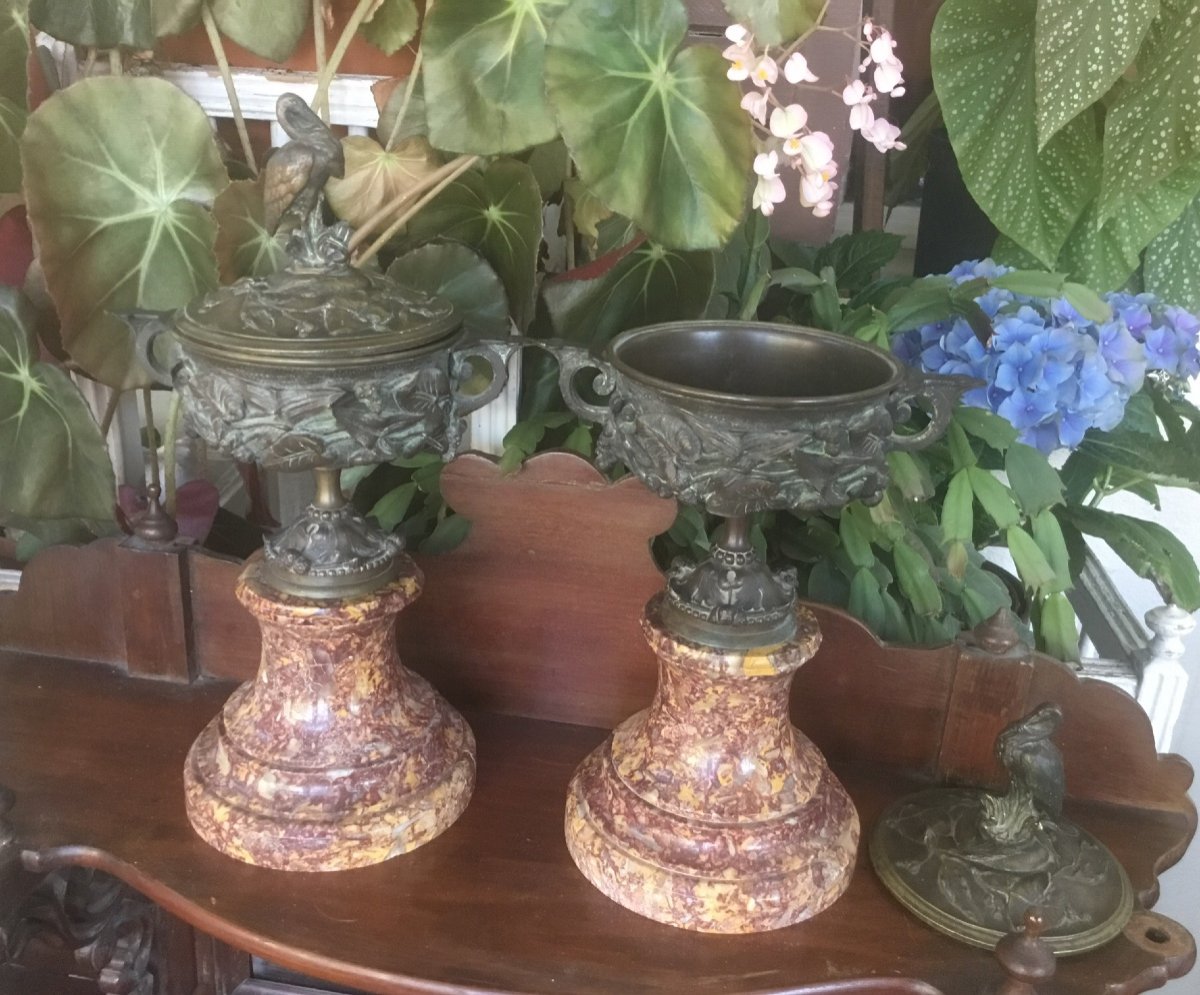 La Paire De Cassolettes Couvertes En Bronze à Décor Animalier -photo-5