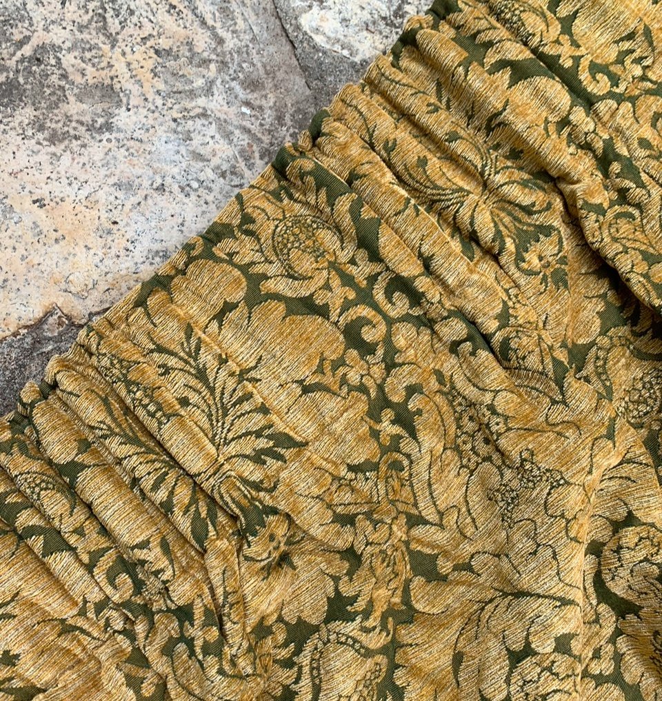 The Pair Of Gold Velvet Castle Hangings -photo-5