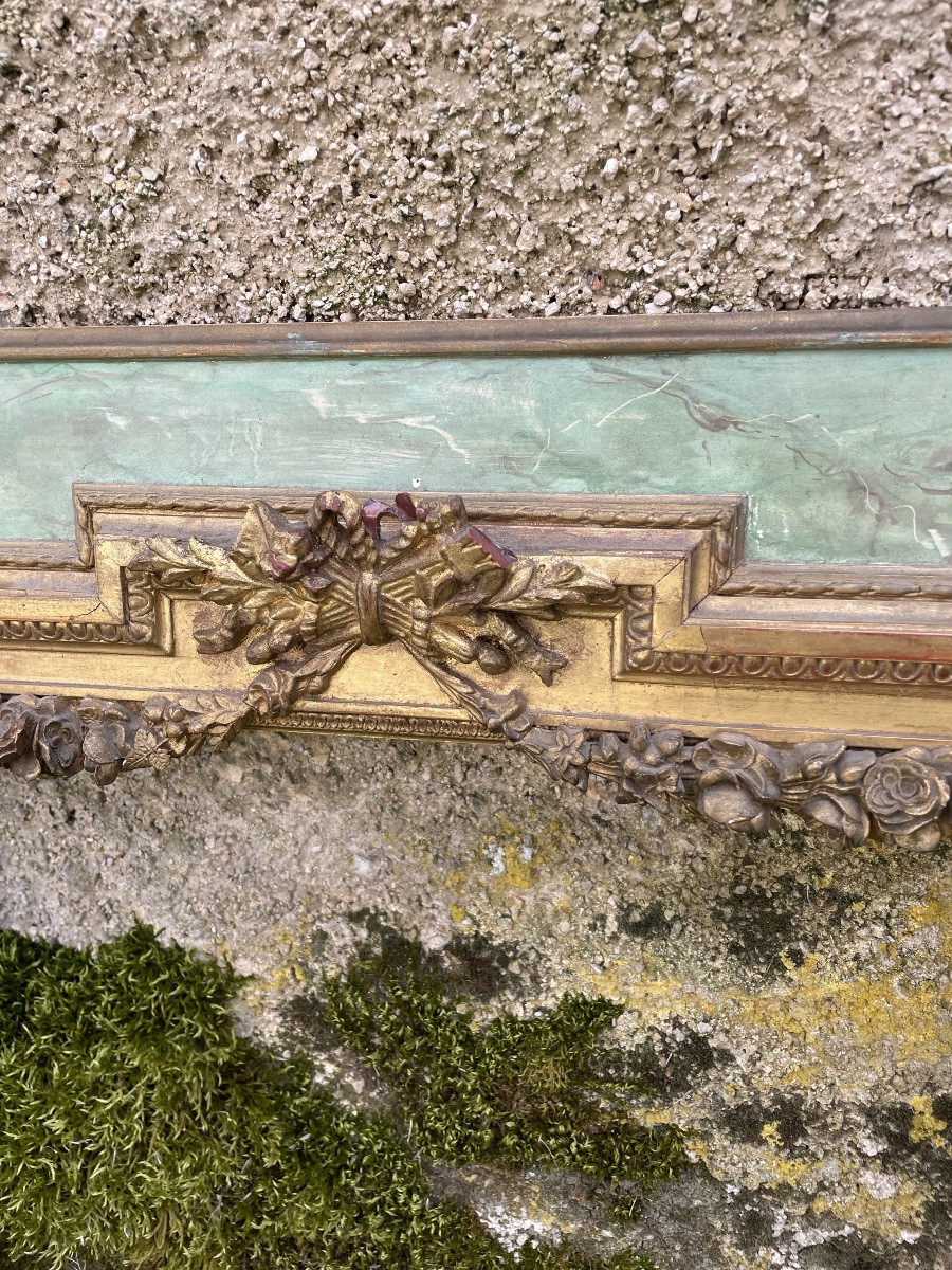 Faux Marble Decor Frame And Gold Stucco Garland -photo-3