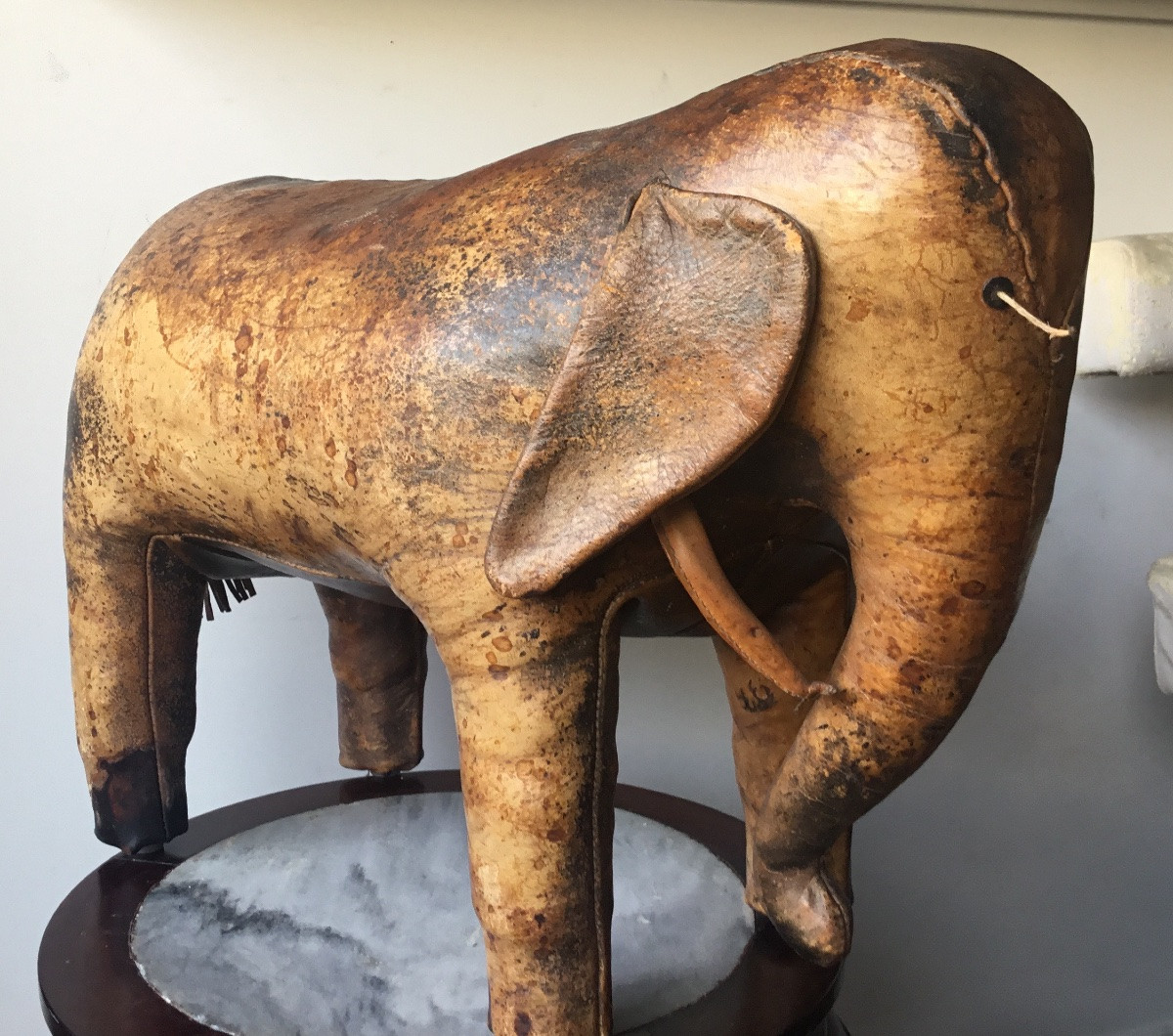 Repose Pied éléphant En Cuir Anglais Par Dimitri Omersa-photo-3