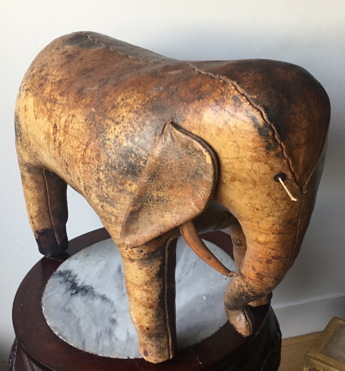 Repose Pied éléphant En Cuir Anglais Par Dimitri Omersa