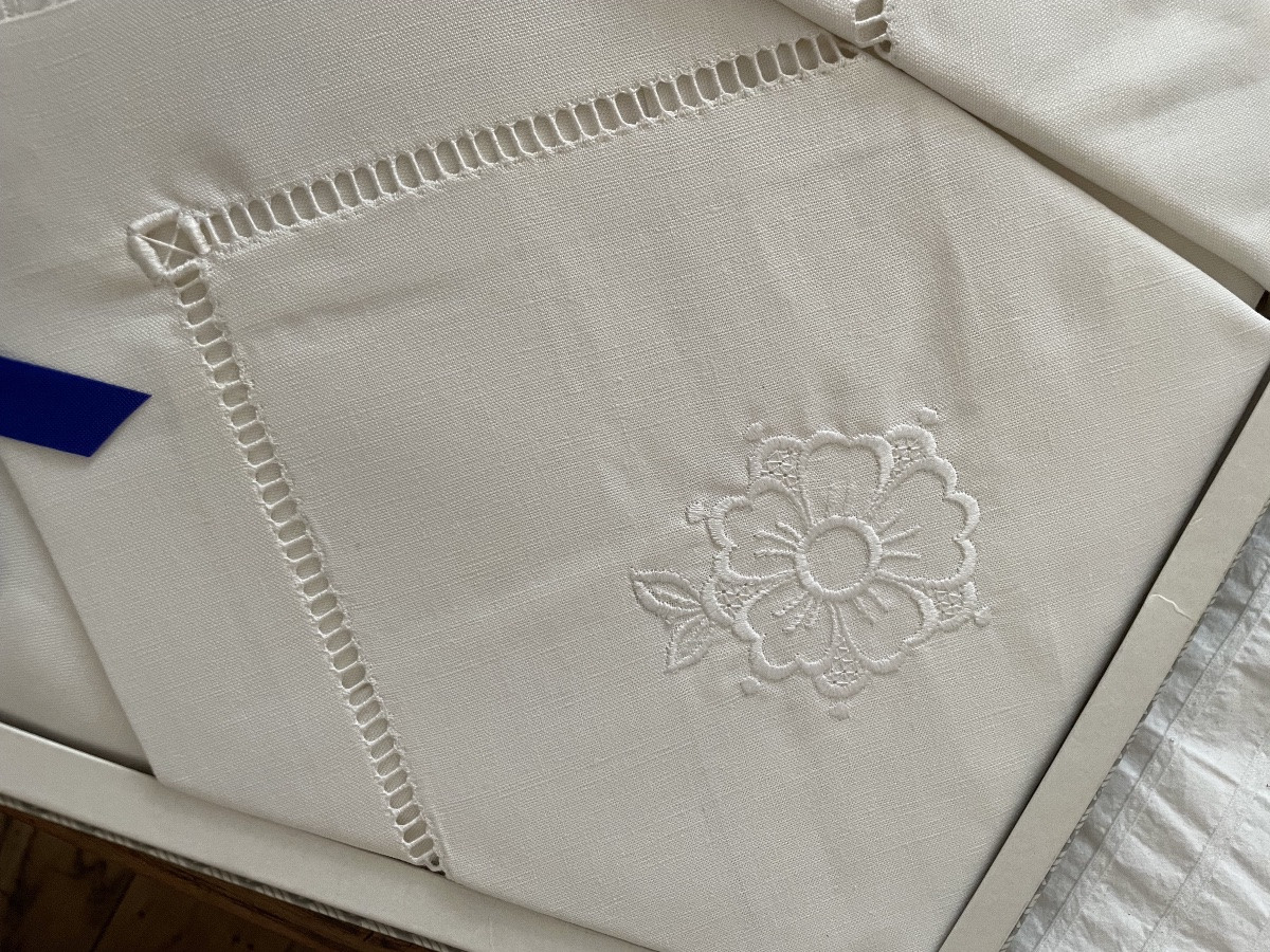 Parure De Lit  En Métis,  brodée ,  Drap ,  2 Taies, Traversin , neuf -photo-1