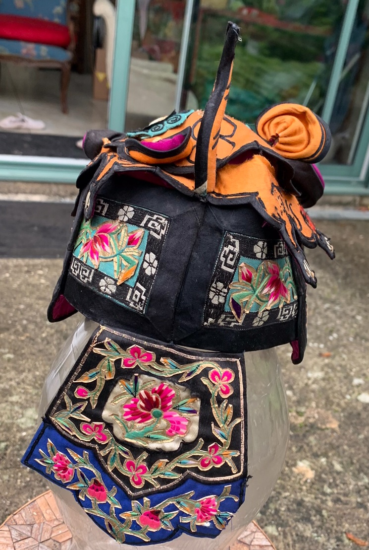Coiffe éthnique Chinoise Sur Fond De Soie Et Broderies -photo-7