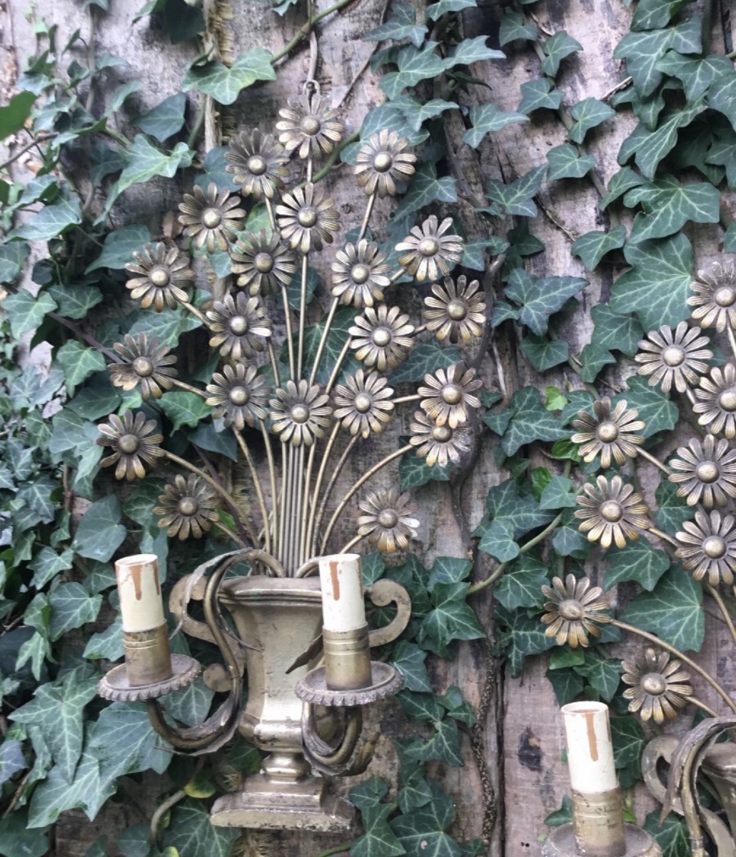 Pair Of Silver Wall Lights With Bouquets Of Daisies-photo-3