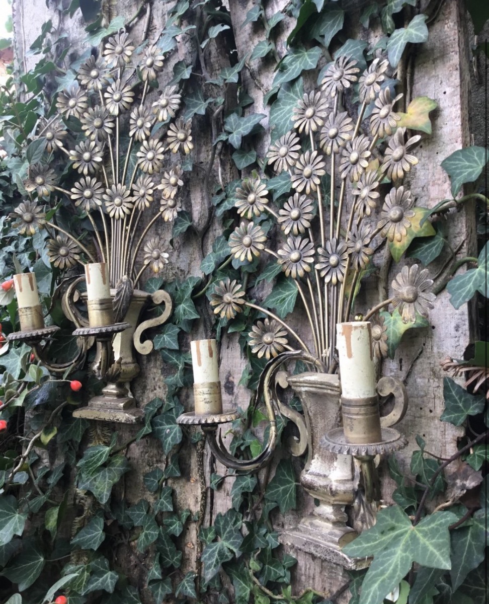 Pair Of Silver Wall Lights With Bouquets Of Daisies-photo-4