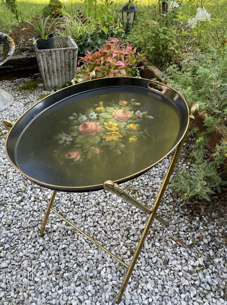 Flying Table With Metal Base And Sheet Metal Top With Floral Decoration 