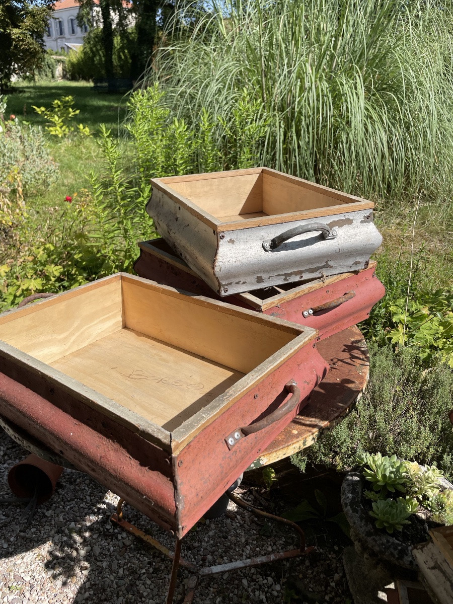 The Low Sheet Metal And Wood Planter, Folk Art -photo-3