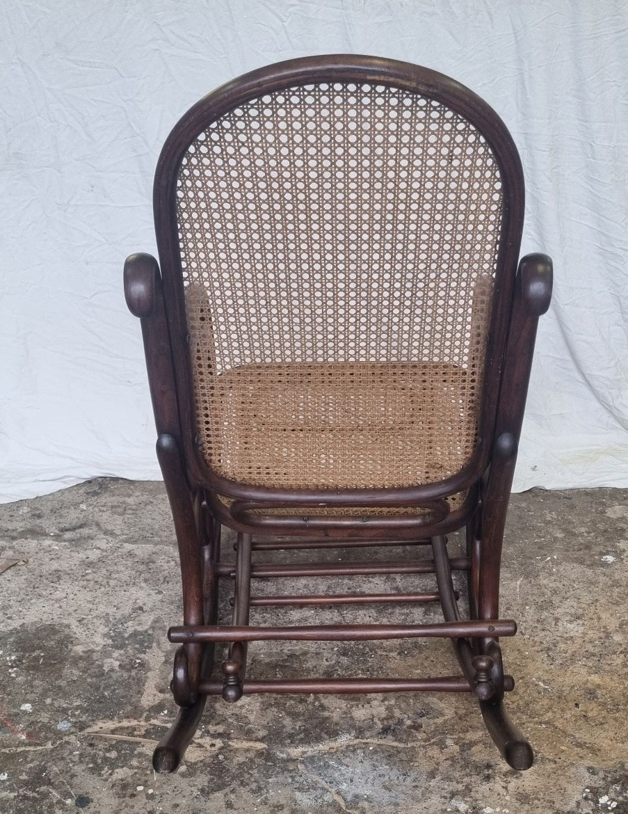 Rocking chair Fischel avec repose-pied – esprit Thonet-photo-2