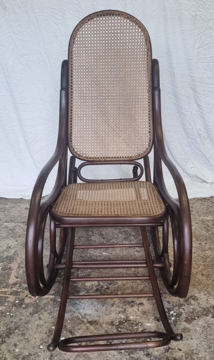 Rocking chair Fischel avec repose-pied – esprit Thonet