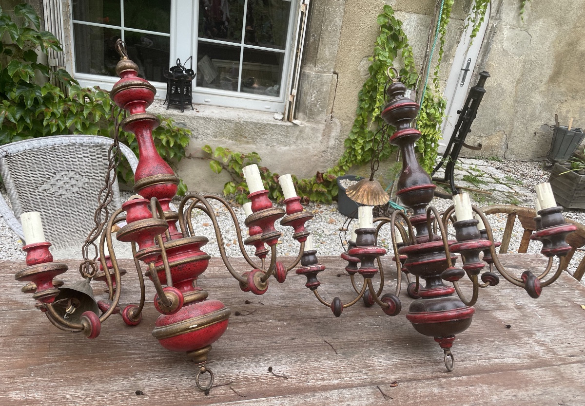 Lustre en bois tourné et laqué