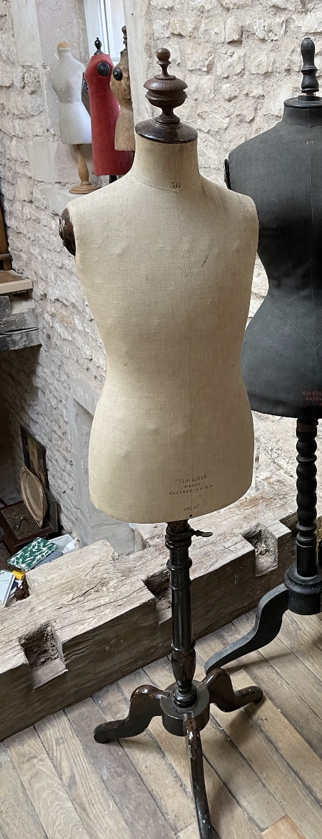 Mannequin de couturière modèle d’enfant, époque Napoléon III 