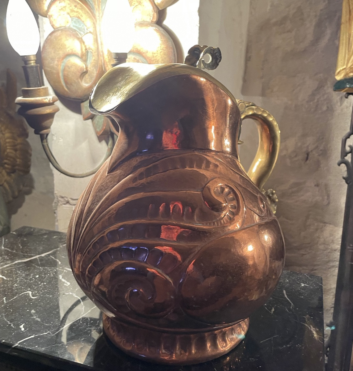 Importante verseuse renflée en cuivre 