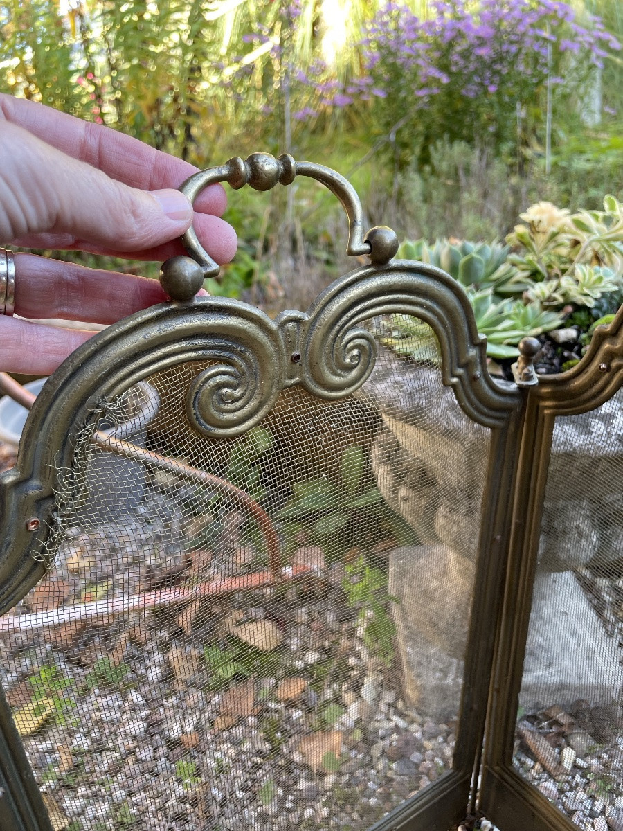 Very Small 3-leaf Spark Arrestor For A Small Fireplace -photo-3