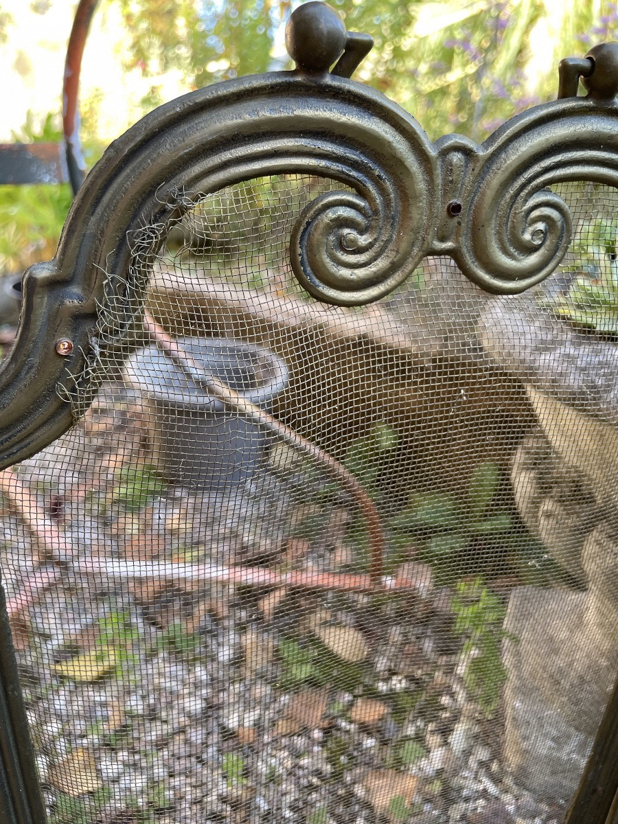 Very Small 3-leaf Spark Arrestor For A Small Fireplace -photo-2