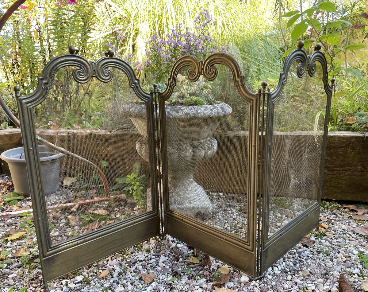 Very Small 3-leaf Spark Arrestor For A Small Fireplace 