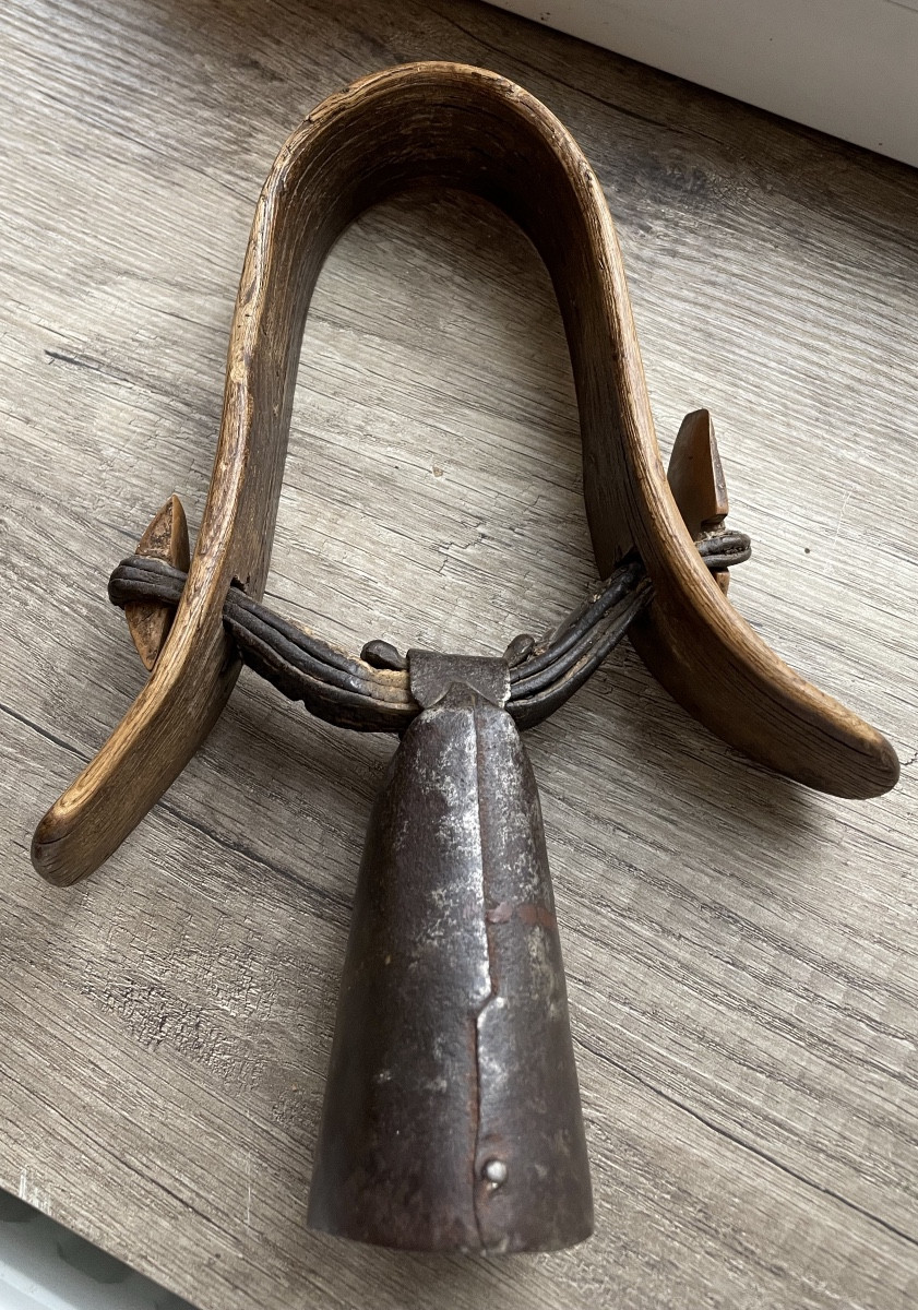 Art populaire , Sonnaille , cloche pour une chèvre ou une brebis 