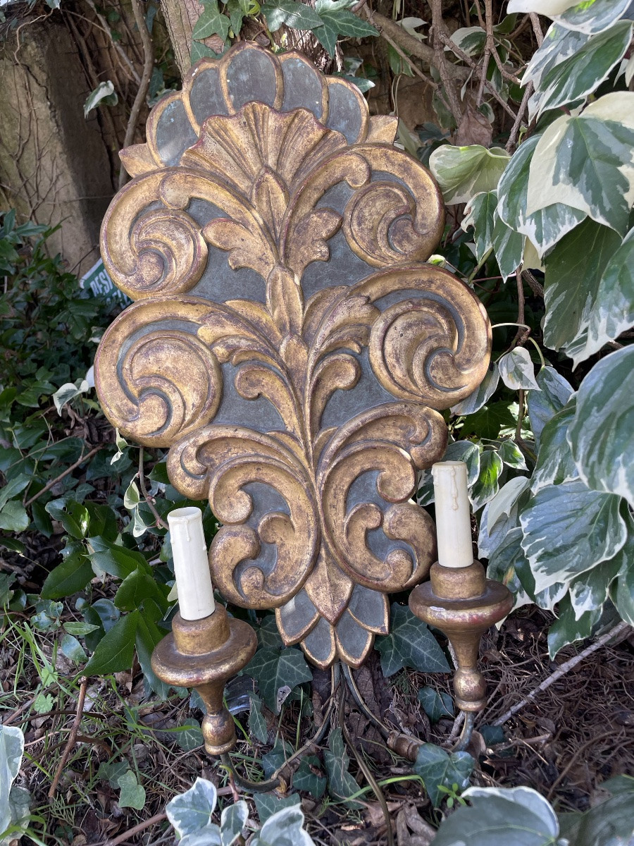 La paire de grandes appliques lumineuses en bois doré 68 cm -photo-3