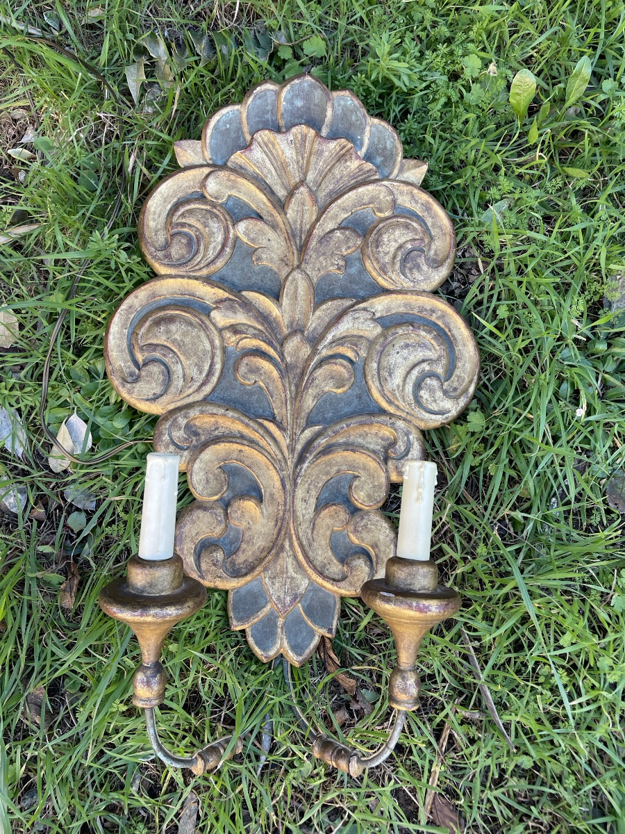 La paire de grandes appliques lumineuses en bois doré 68 cm -photo-3