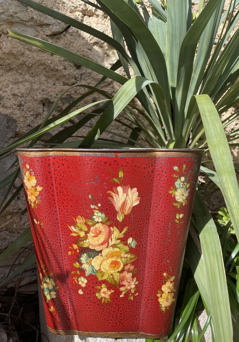 Painted Metal Waste Basket