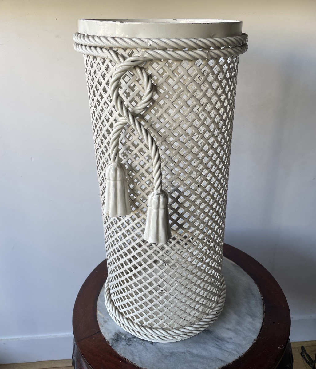 Porte-Parapluie Hollywood Regency en Métal  avec Corde et pompon, 1950