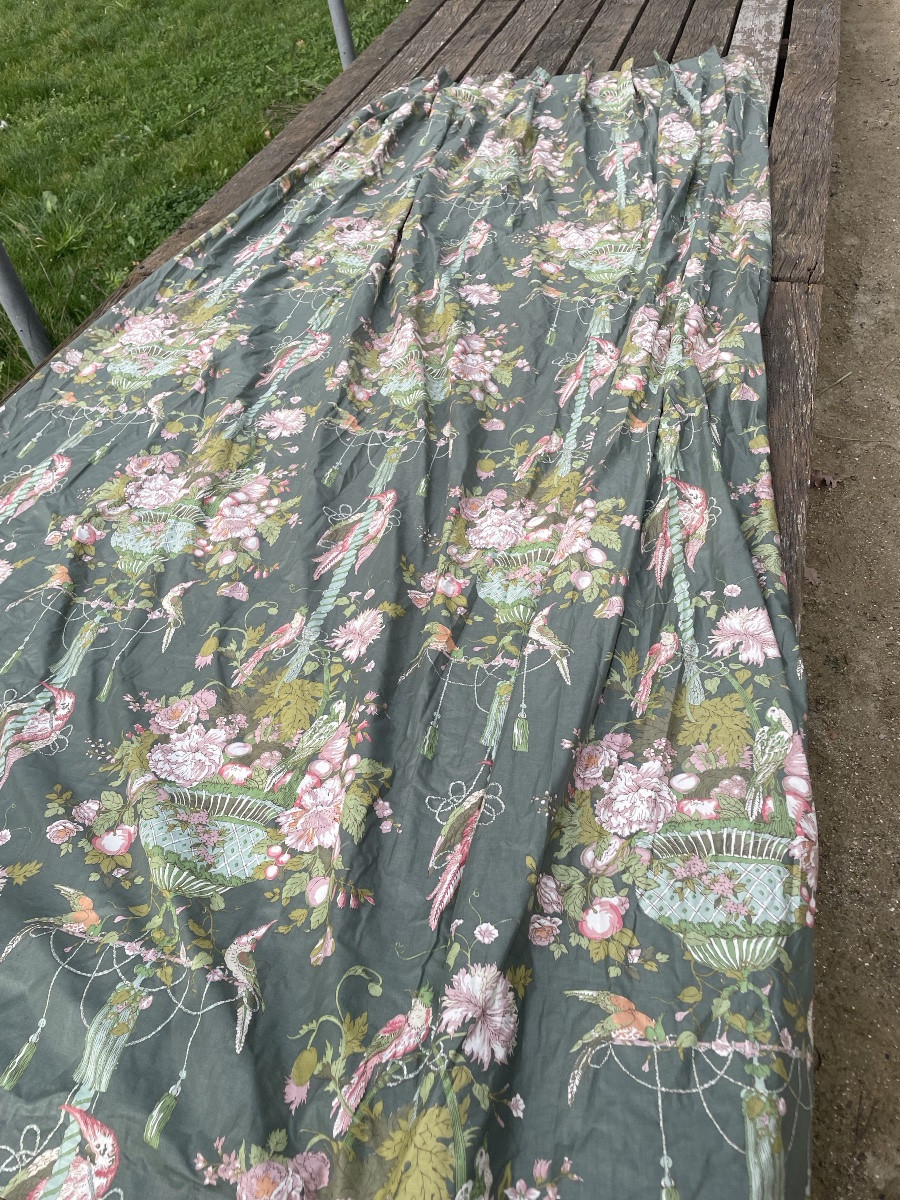 The Pair Of Curtains With Parrots -photo-1