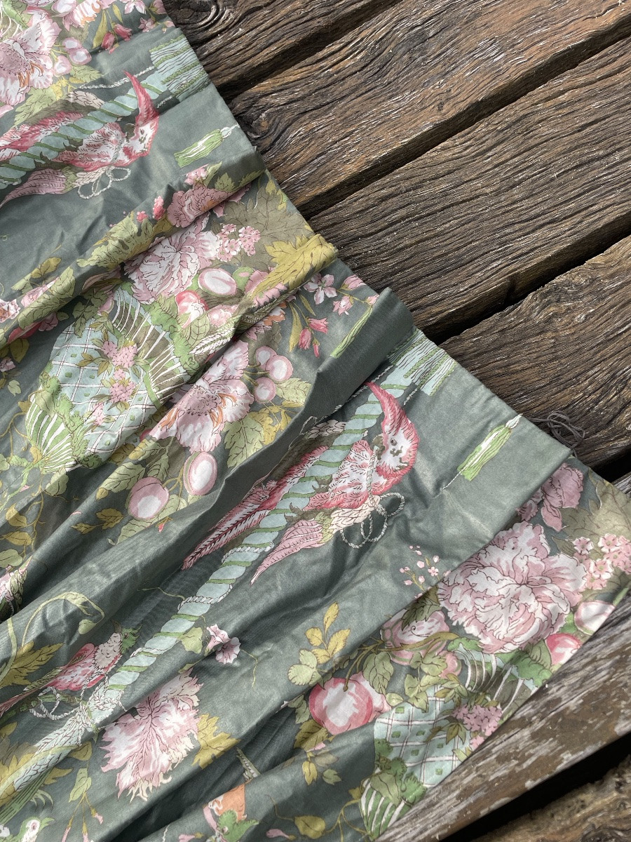 The Pair Of Curtains With Parrots -photo-4