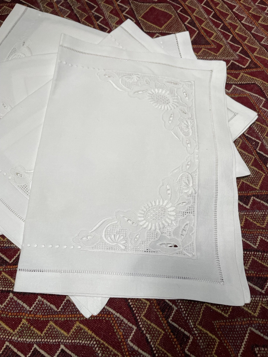 Service pour 4 personnes set et serviettes brodées -photo-2