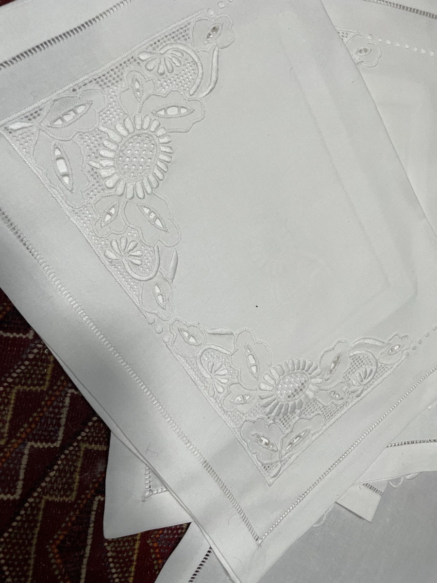 Service pour 4 personnes set et serviettes brodées -photo-7