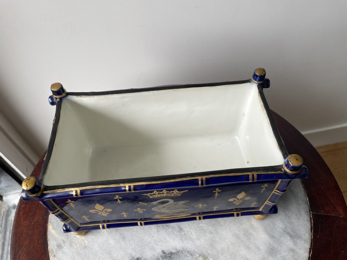 Small Flower Planter With Swann -photo-4