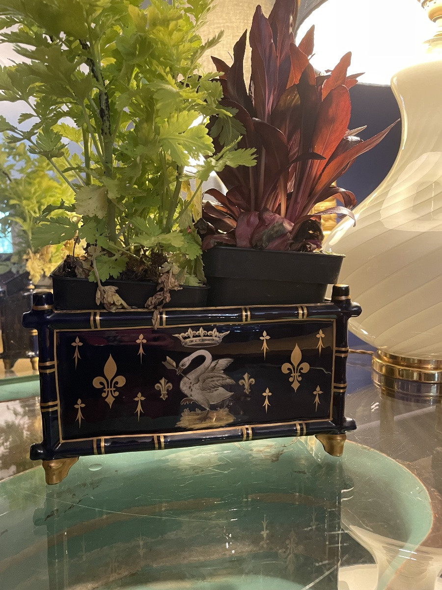 Small Flower Planter With Swann -photo-7