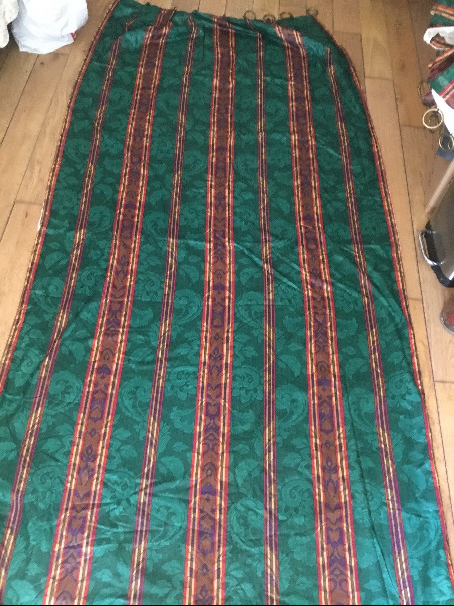 The Pair Of Curtains With Green Background-photo-2