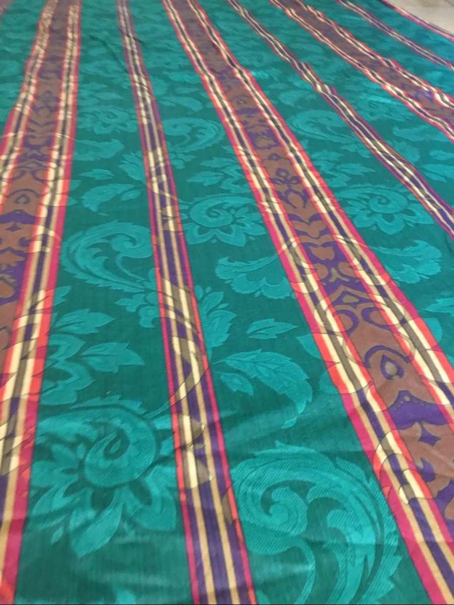 The Pair Of Curtains With Green Background-photo-1