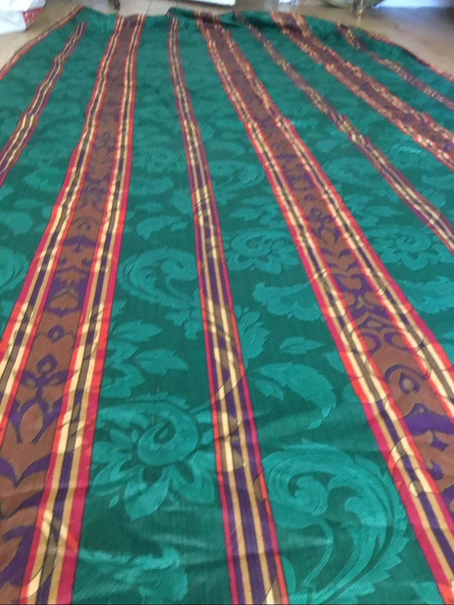 The Pair Of Curtains With Green Background-photo-3