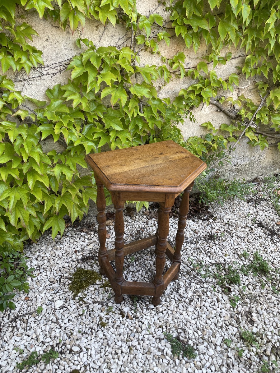 Cantor Stool With 5 Fluted Columns-photo-1