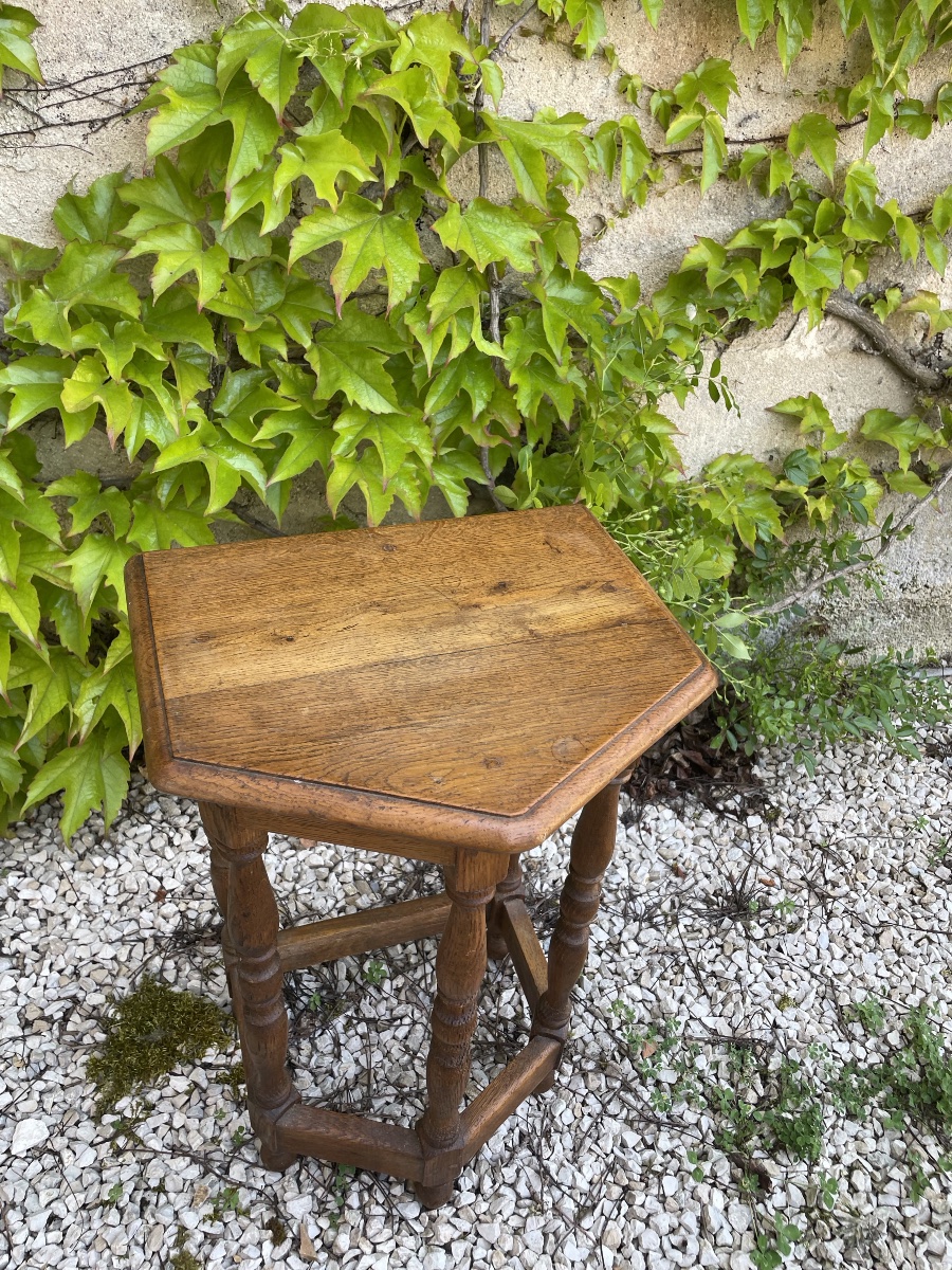 Cantor Stool With 5 Fluted Columns-photo-6