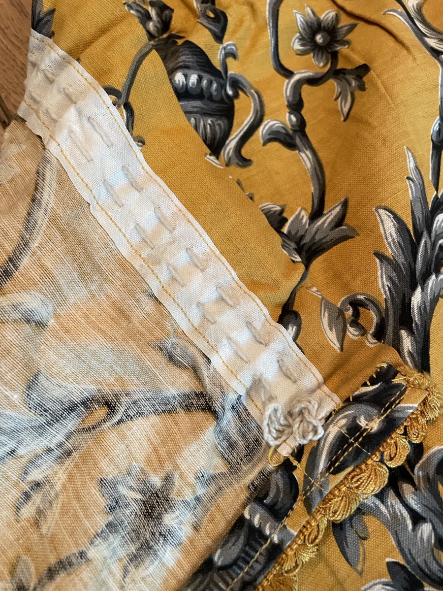 La paire de rideaux de style Louis XVI et cantonnière -photo-4