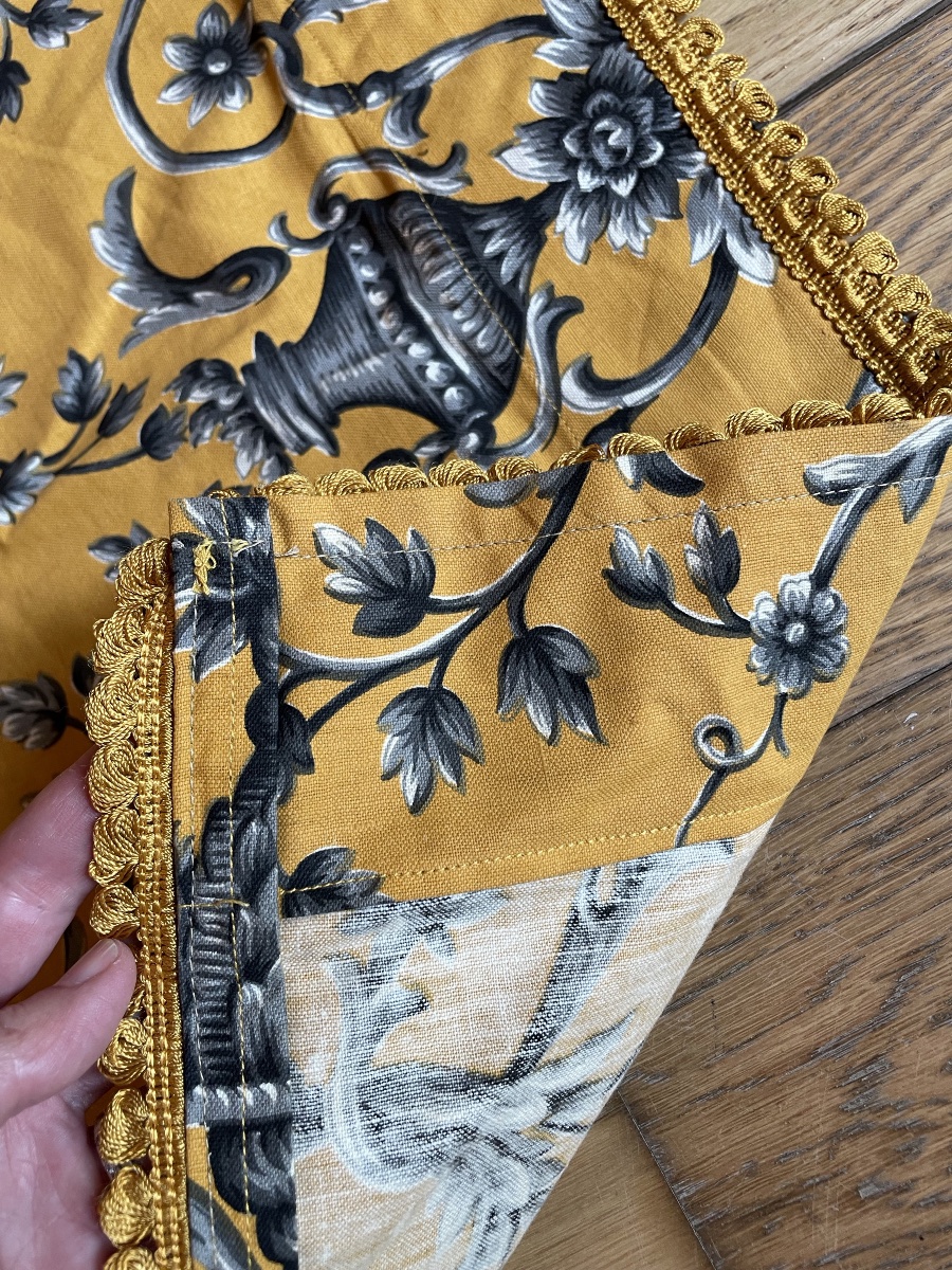 La paire de rideaux de style Louis XVI et cantonnière -photo-5